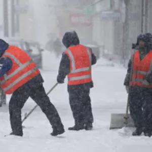 Уборка снега в Самаре. Уборка снега с крыш. Очиска кровли