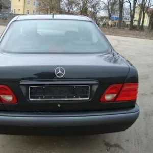 Mercedes E-240 classik