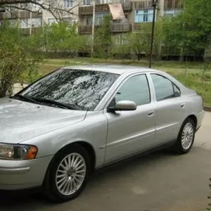 Продам VOLVO S 60 цвет-серебристый металл; 